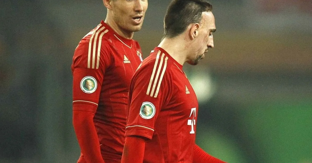 Van Bommel vysvětluje, proč mu milánský útočník Leao připomíná Ribéryho a Robbena