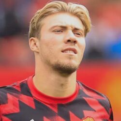 Rasmus Höjlund vyměňuje Milán za Neapol: nová šance v Serii A